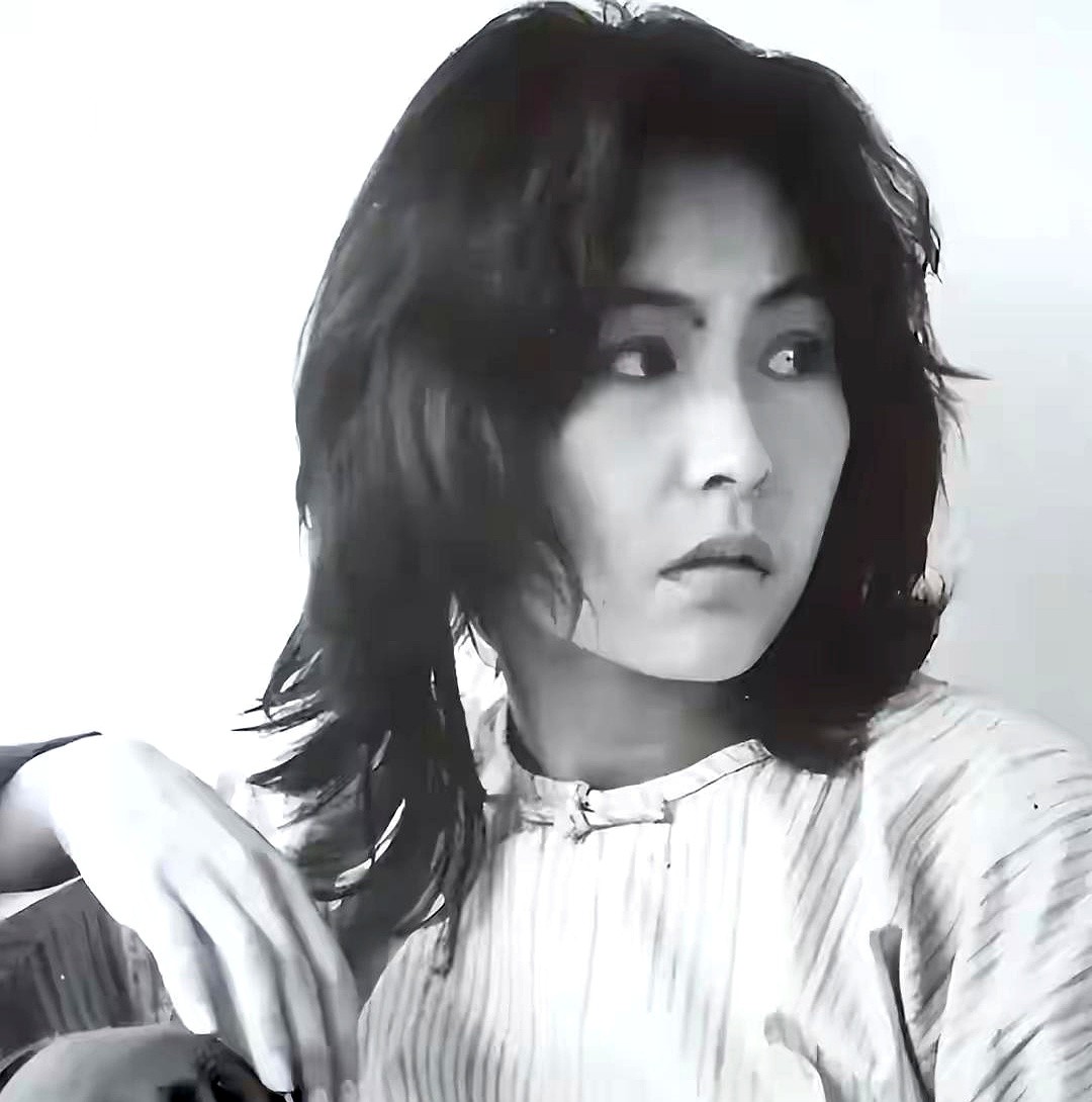 易评助手下载官网：艾丽娅，从影坛新星到“妈妈专业户”的四十年演艺之路