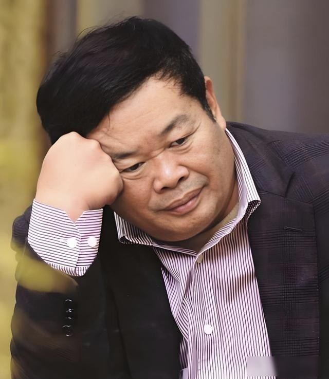 易评助手：曹德旺，从卖白木耳到全球玻璃大王，成功背后的坚持与智慧