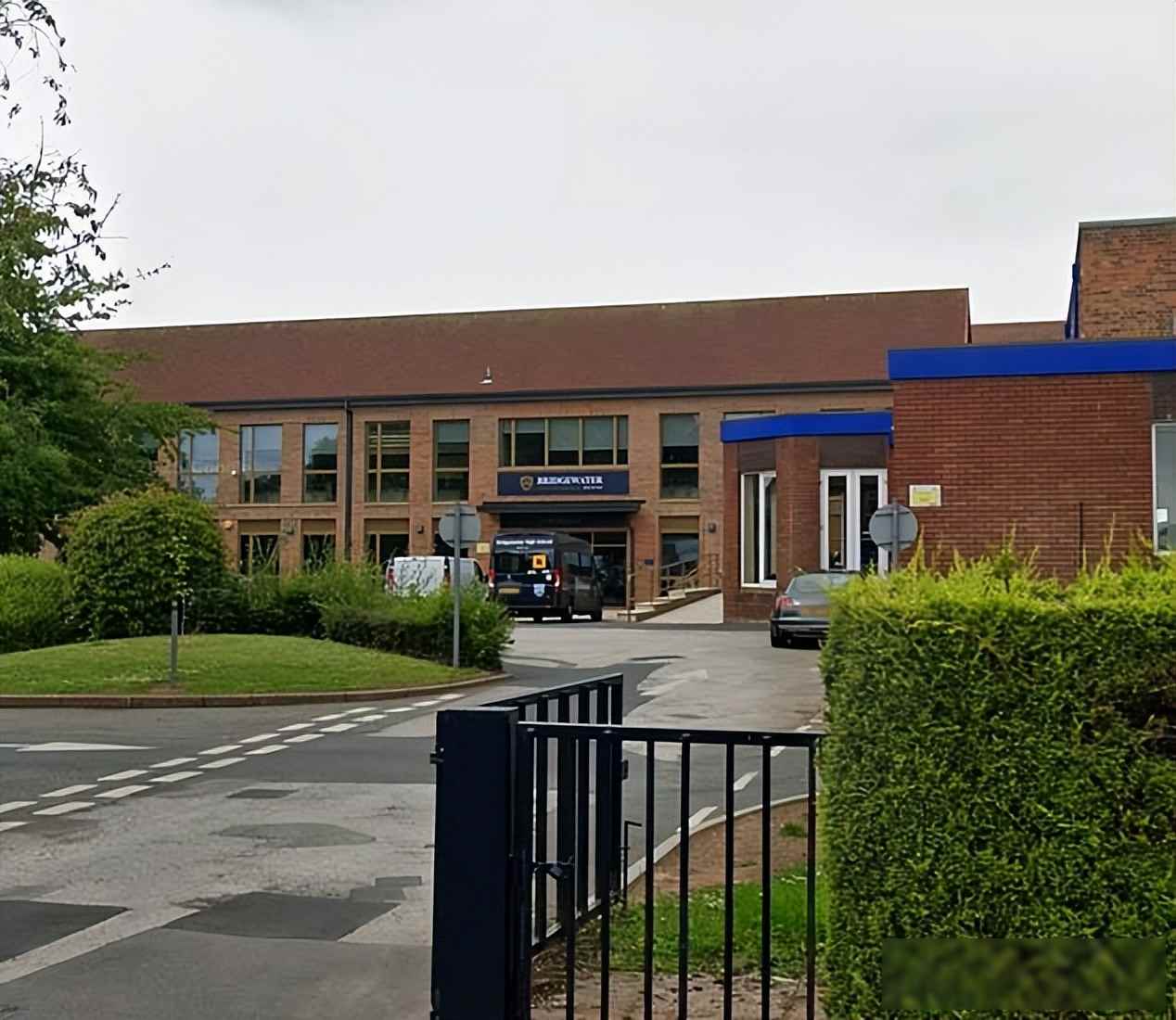 星星助手：女教师因性暗示信息被终身禁教，反映教育界监督不足问题