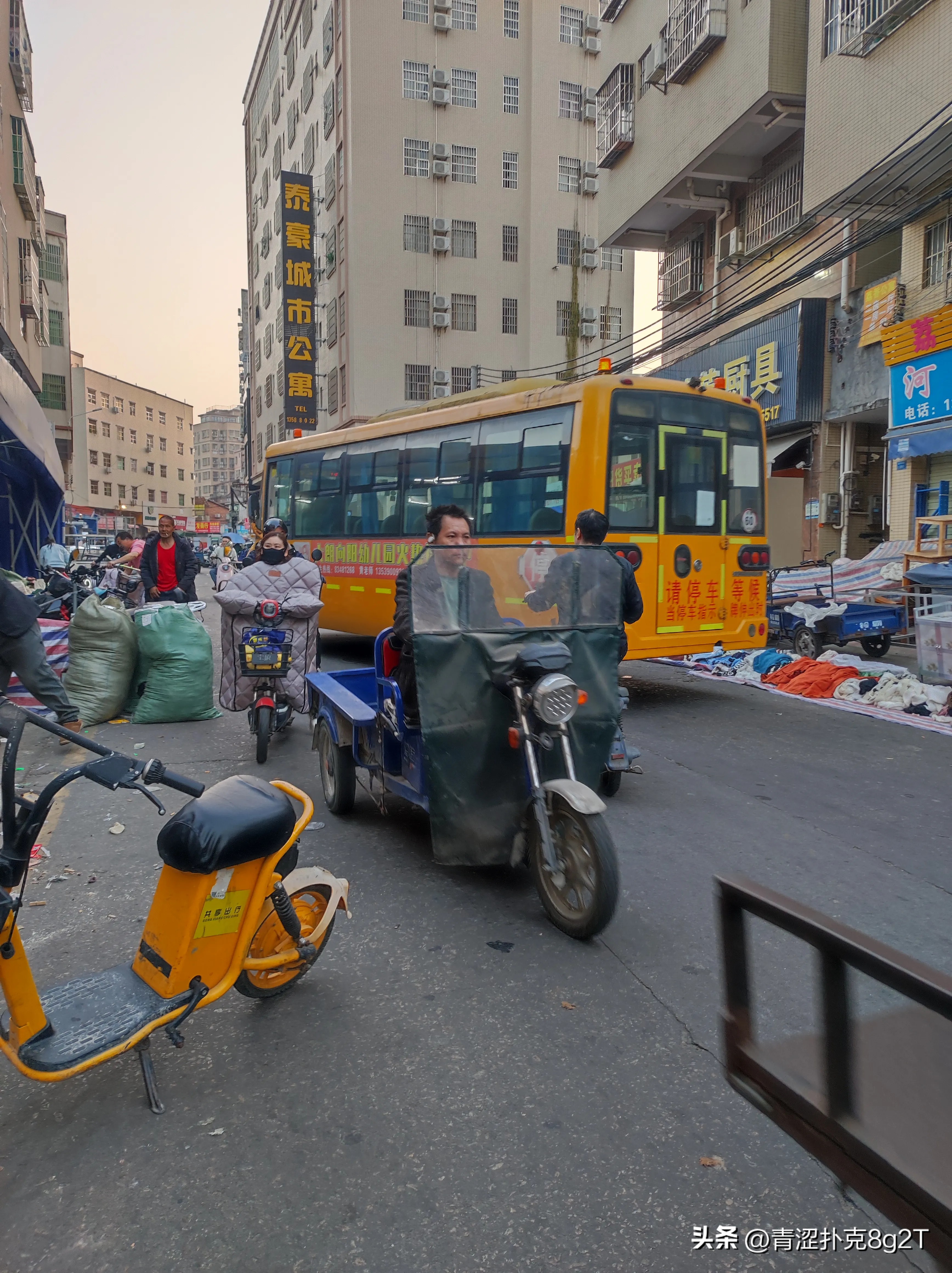 易评助手教程：凌晨热闹羊毛衫尾货市场，淘到价廉物美的优质选择
