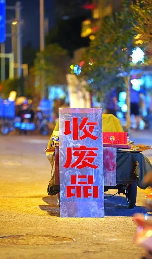 多多出评：河南51岁大妈捡纸箱摔伤索赔19万，超市门卫缘何被告？