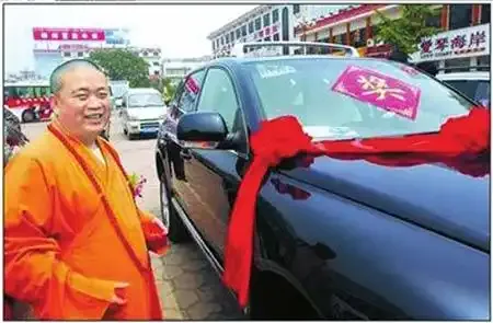 潜力鸭：释永信被查，少林寺方丈的商业化与佛教初心的背离