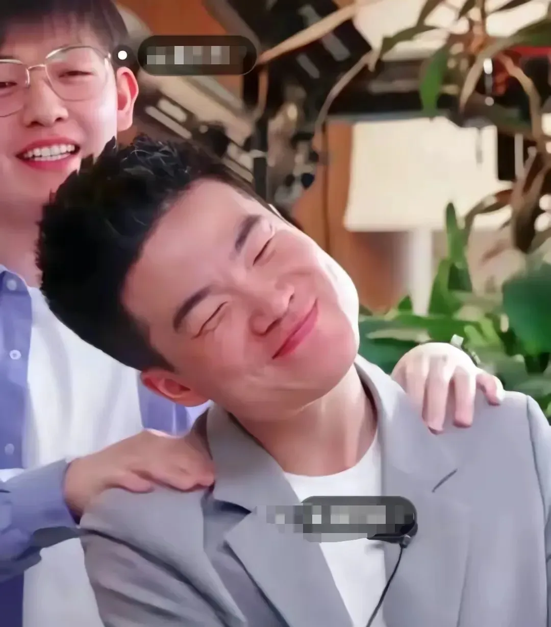 易评助手下载官网：从书呆子到带货神话，董宇辉的职场智慧与坚持之路