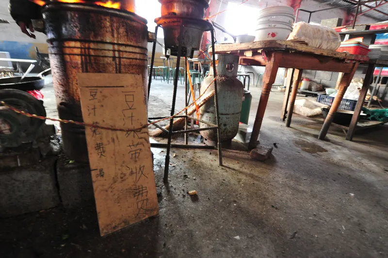 超单助手网站：开实体店前必看，成功经营的关键因素与避免盲目投资的警示