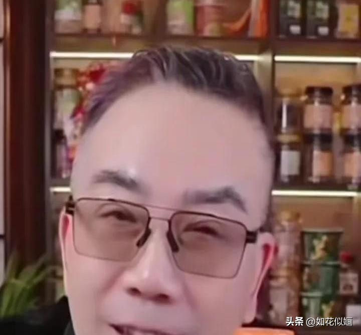 魅力狗开团软件：杨议直播翻车引热议，相声名角如何从“砸缸网红”重回正轨？