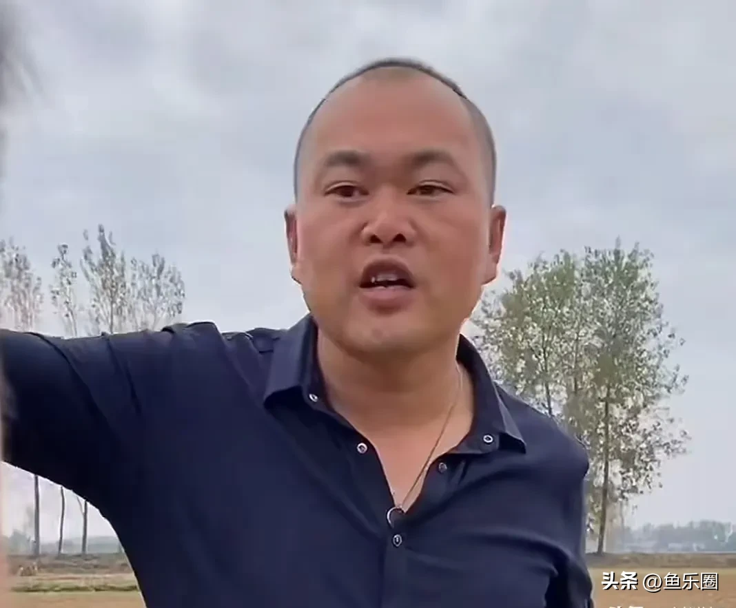 拼多多出评软件：惋惜！河南钓鱼网红“老黑”去世，村民快速下葬引发争议