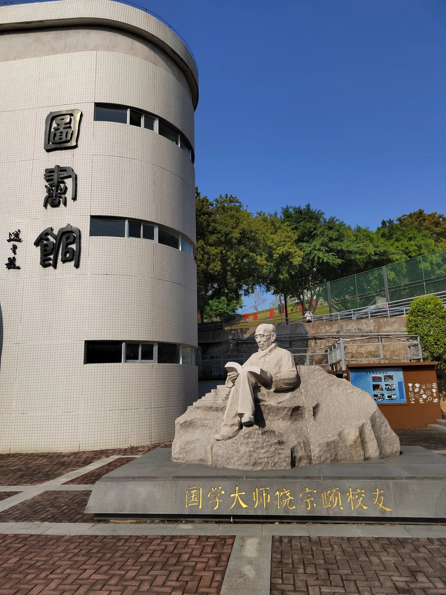 小评评助手最新版本：认知天花板，突破思维限制，提升创业成功的关键要素