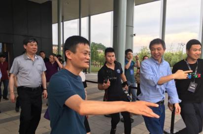 超单助手下载官网：马云与王坚，高德地图背后的信任与眼光投资故事