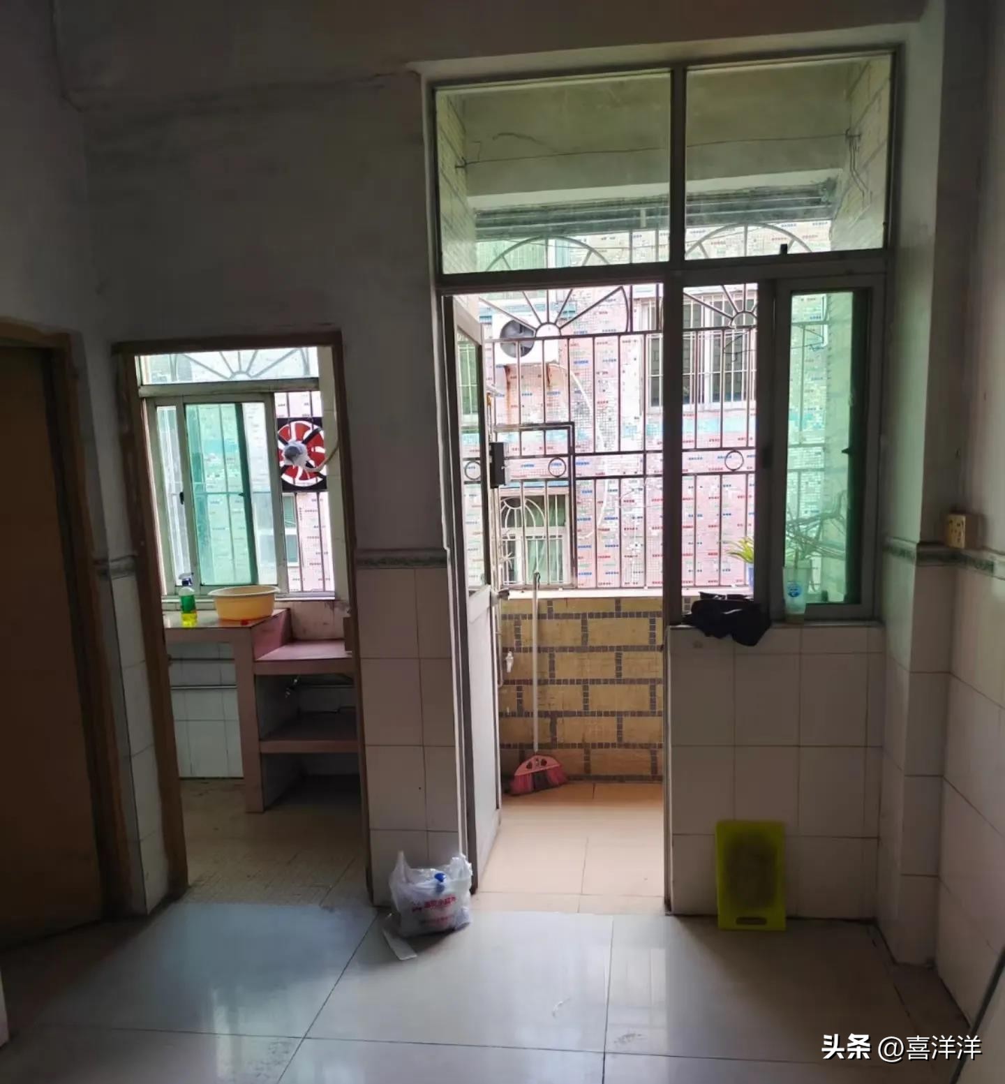 番茄助手靠谱吗：54岁深圳摆摊卖凉菜，雨天无收入如何应对生活压力与未来希望