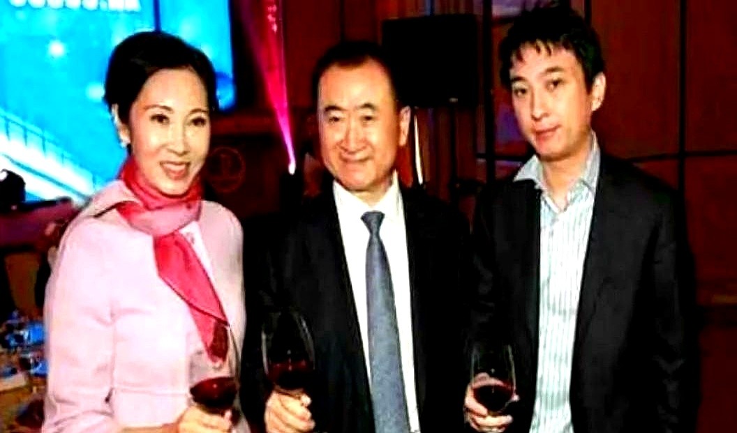 超评助手下载官网：王思聪与汪小菲的宿敌趣事，娱乐圈中的现实版商战剧