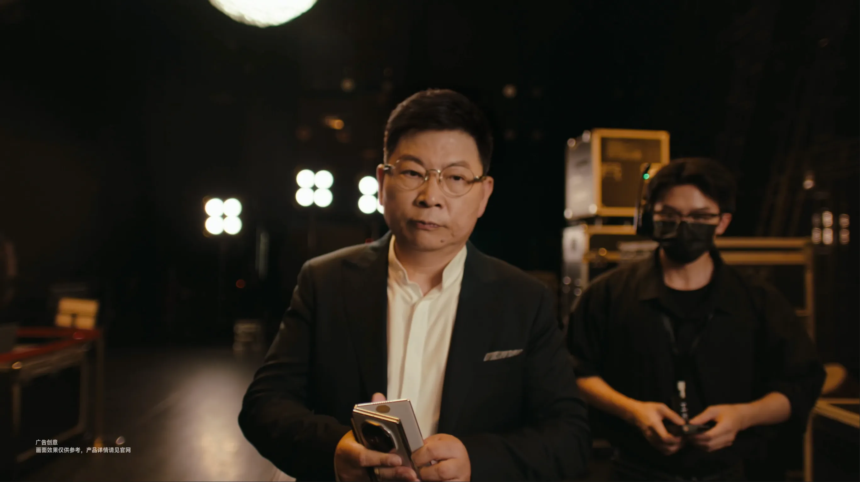 J助手：华为Mate XTs非凡大师发布，三折叠屏手机引领新交互体验