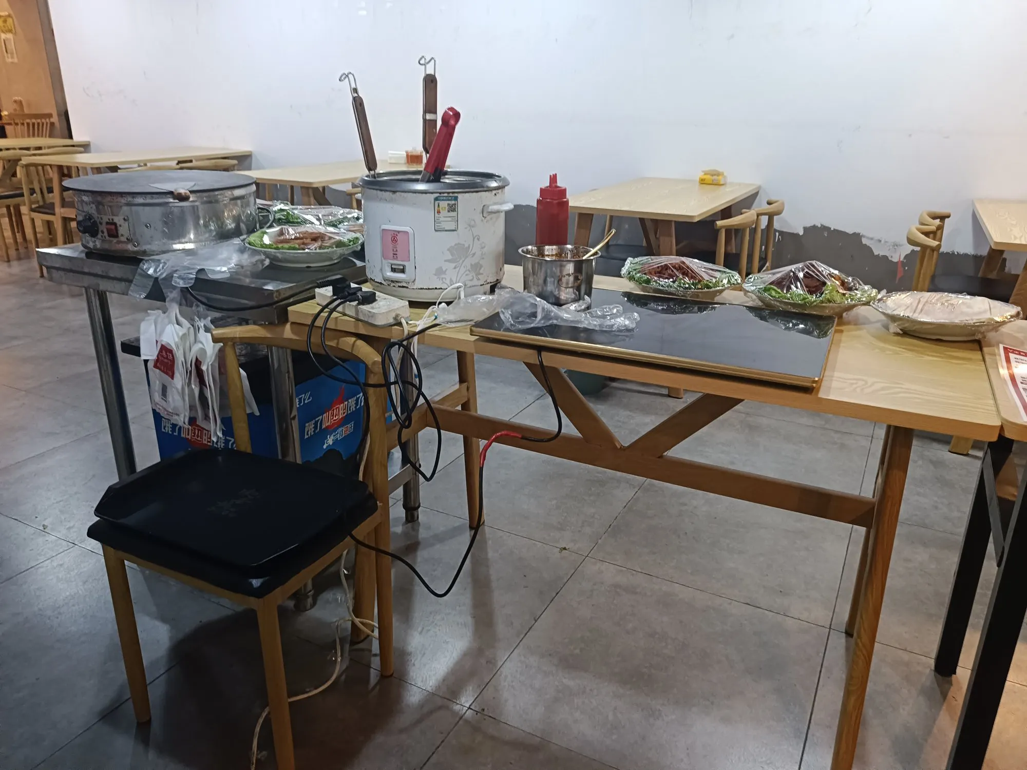 Y助手：小餐饮生意困境与转机，卷饼烧麦如何应对市场挑战？