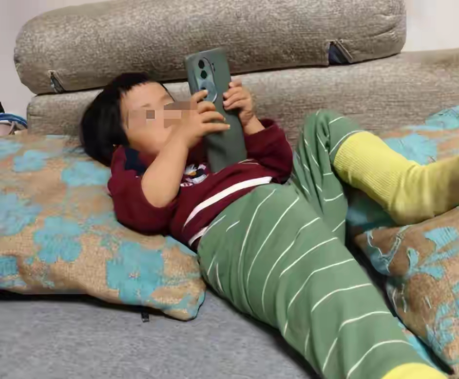 乐多多助手：妈妈被要求扇女儿耳光退货，教育与惩罚的社会争议