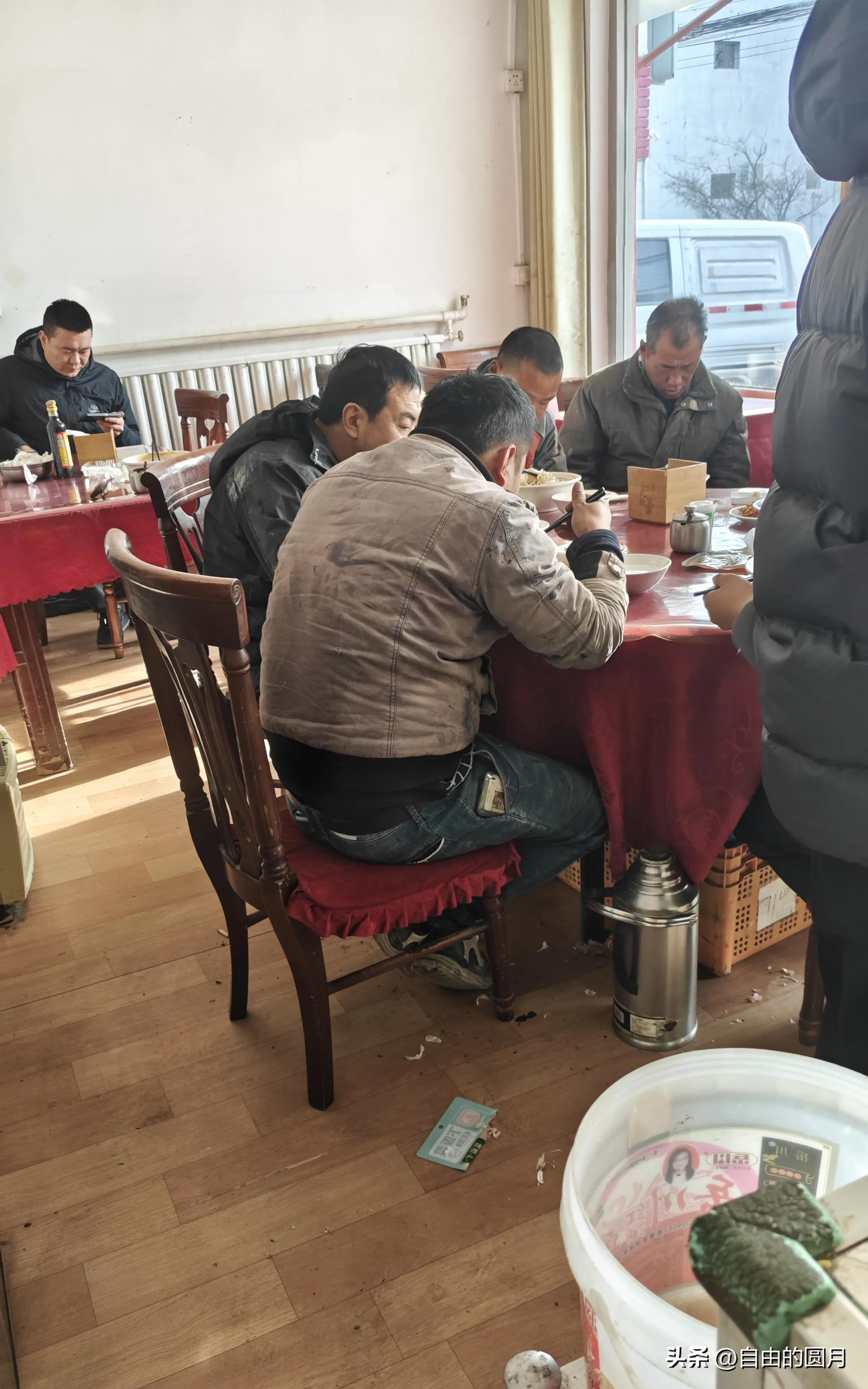 粉团助手：在北京城中村开面馆的北漂生活与收入变迁探讨