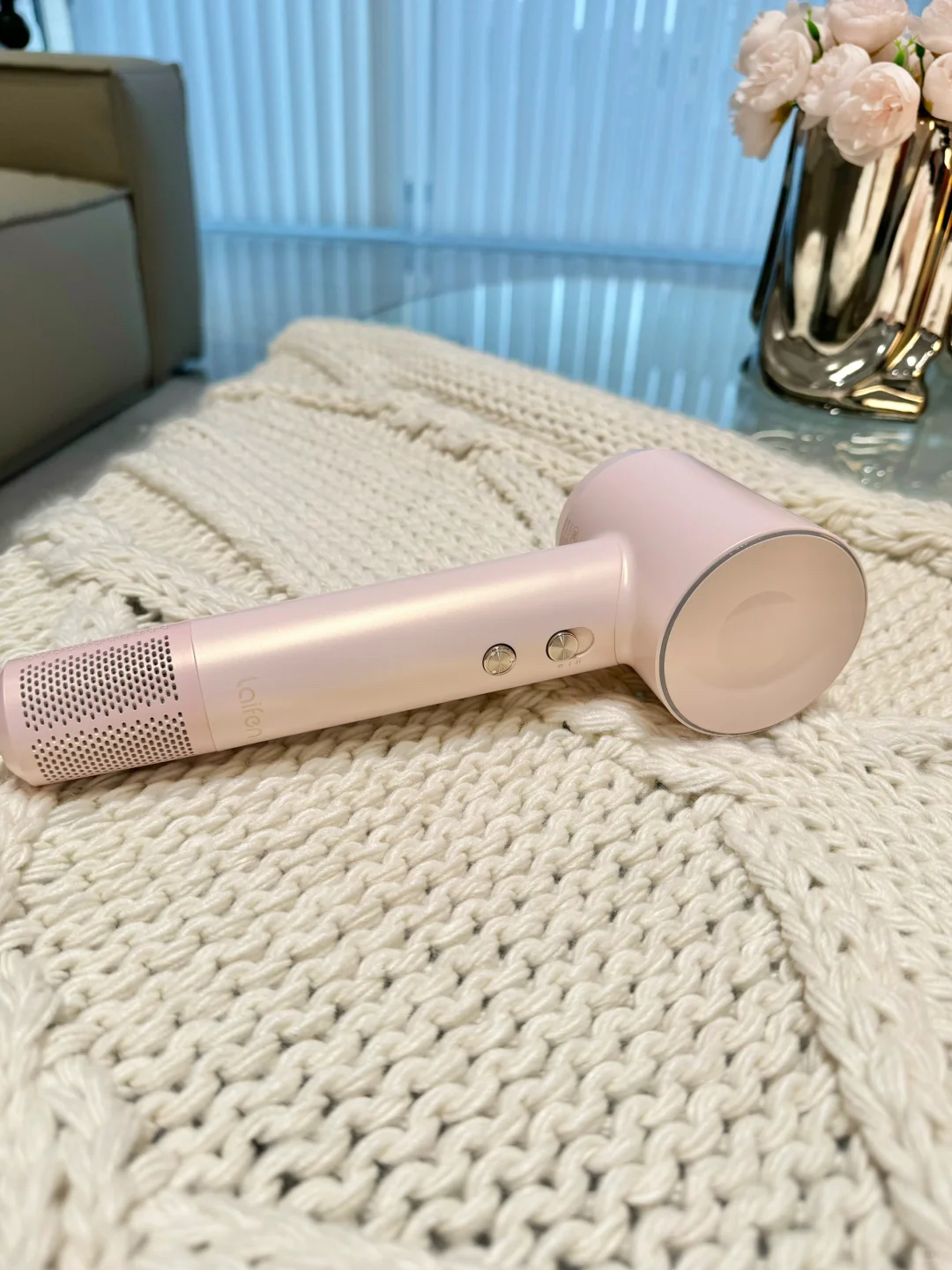 超评助手小号：新款高速吹风机测评，徕芬、追觅与同诗三强对决，干发护发效果全解析！