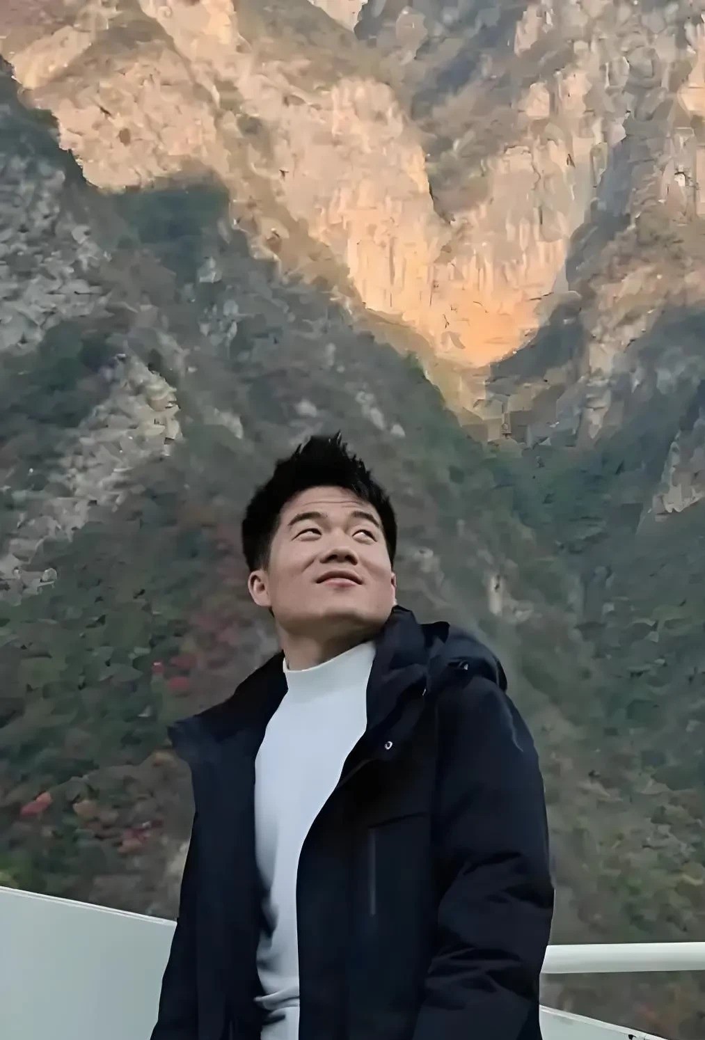 增强助手：董宇辉，用语言艺术为农产品带货，销量暴涨470%！