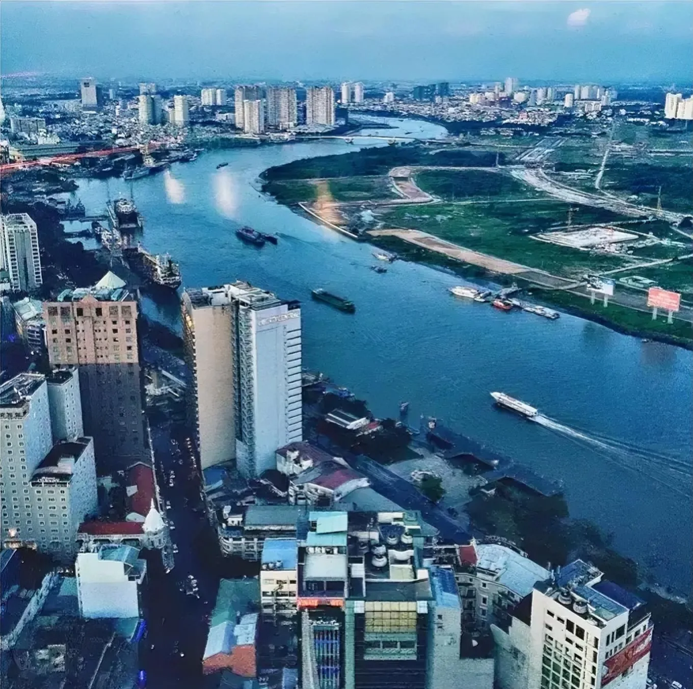 快火助手操作步骤：谷歌在越南胡志明市建设超大规模数据中心应对能源挑战的策略分析