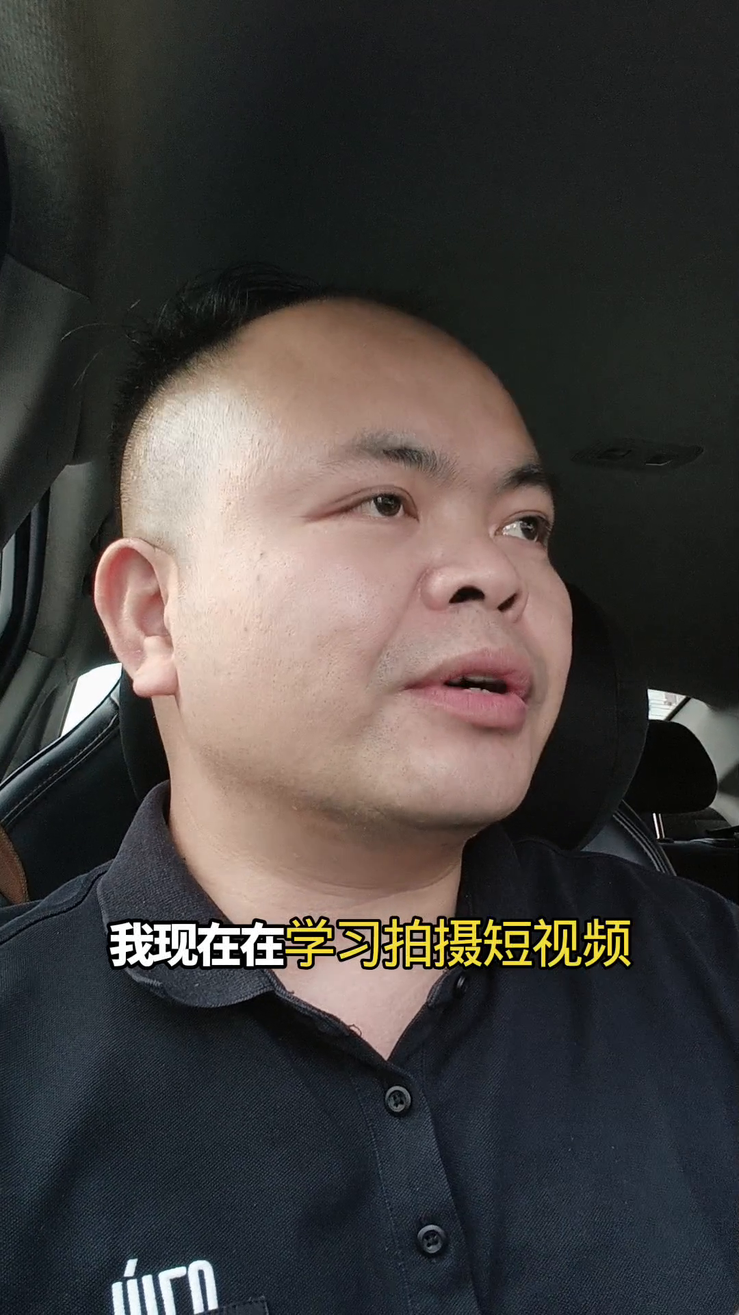 易评助手软件官网：掌握三色理论，自媒体成功的底色、本色与专业色解析
