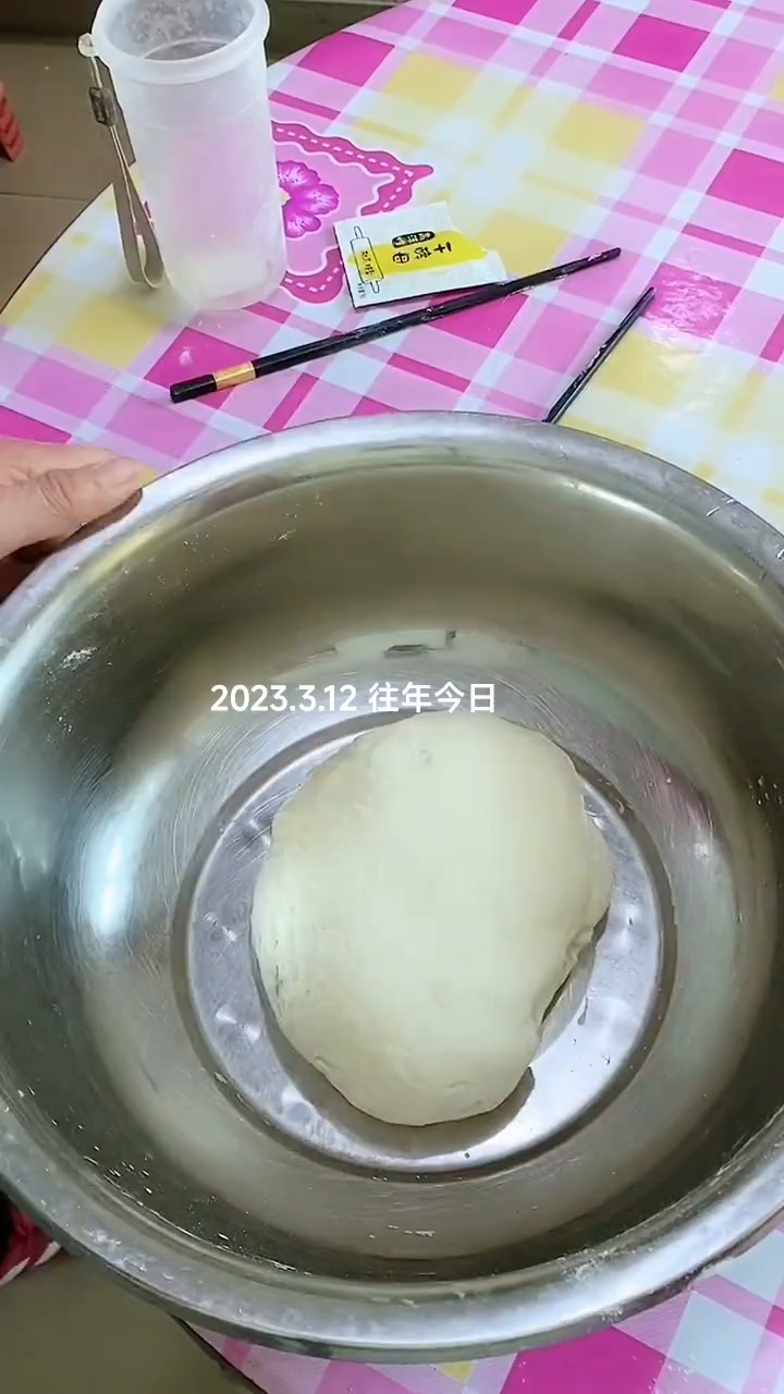 单单助手：草莓与紫薯花馒头，健康美味的家庭蒸食做法分享