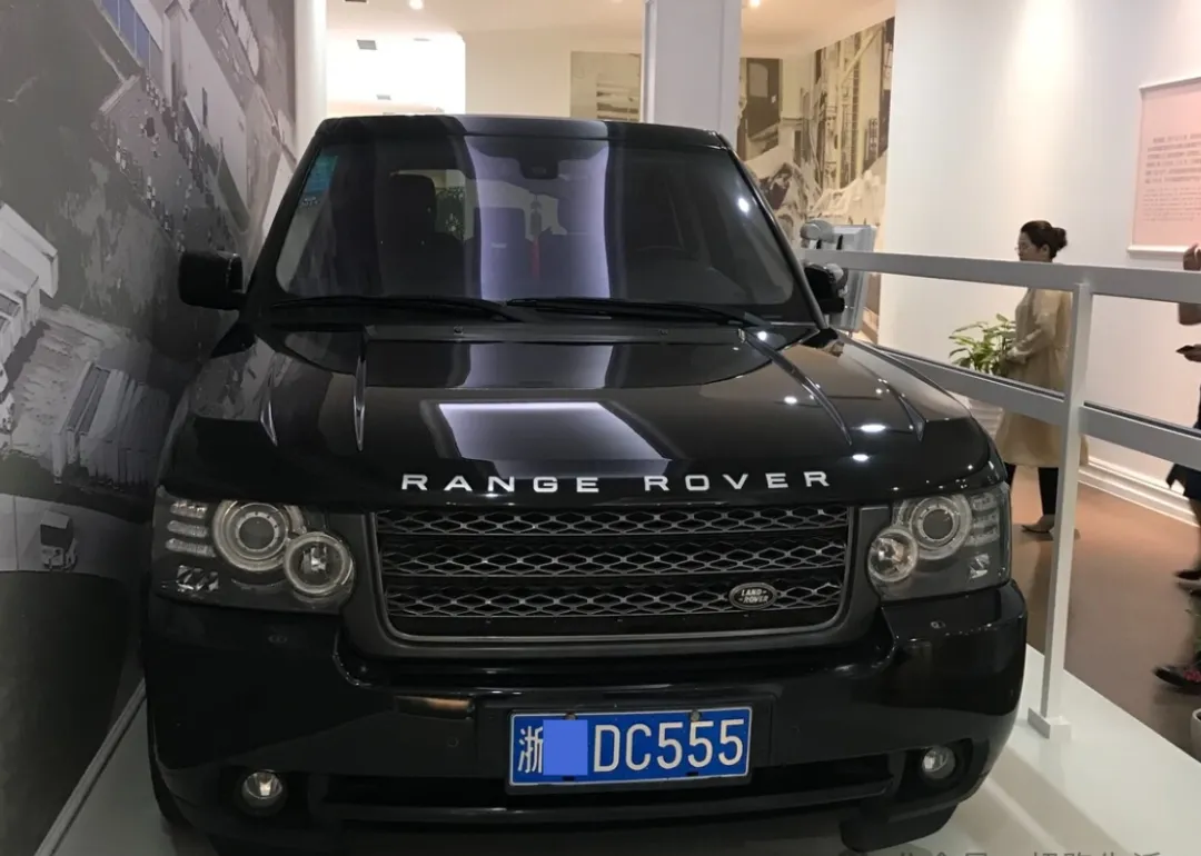 易评助手：从拖拉机手到百亿女企业家，陈爱莲的励志传奇与豪车座驾展示