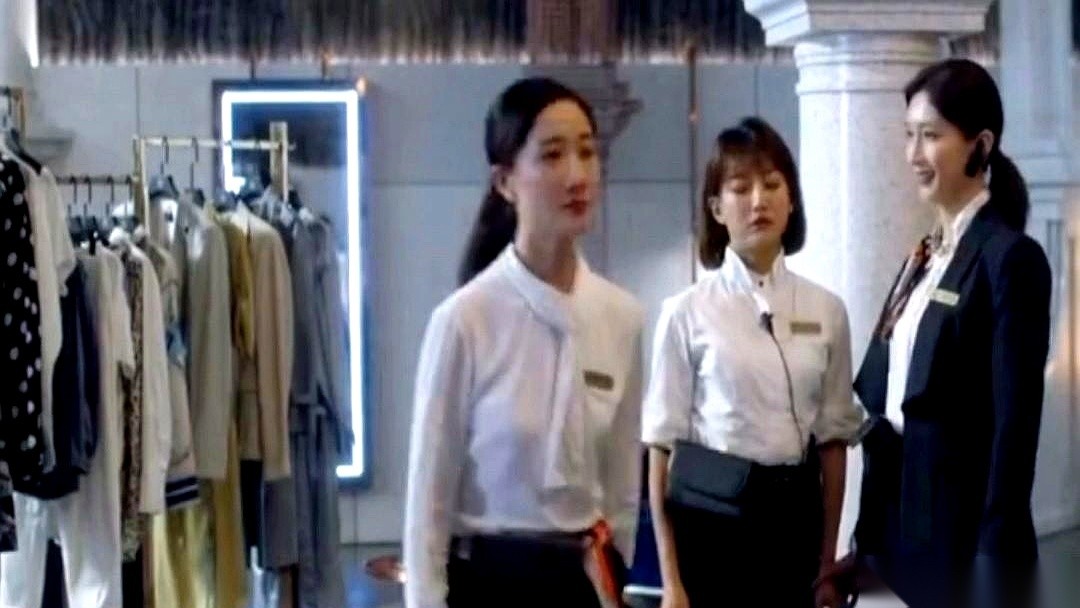 小G助手：信任的力量，王漫妮如何让奢侈品店从盛转衰