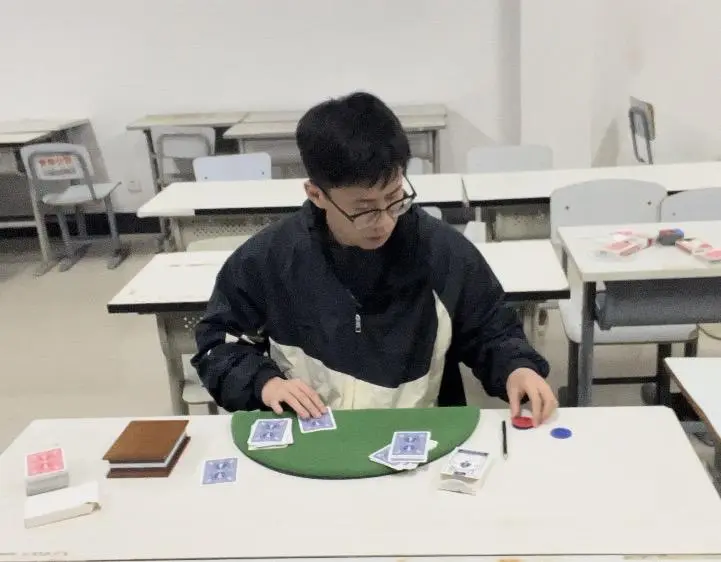 权重大师靠谱吗：“颜值打分”服务走红，00后如何通过评分提升自信与美丽认知