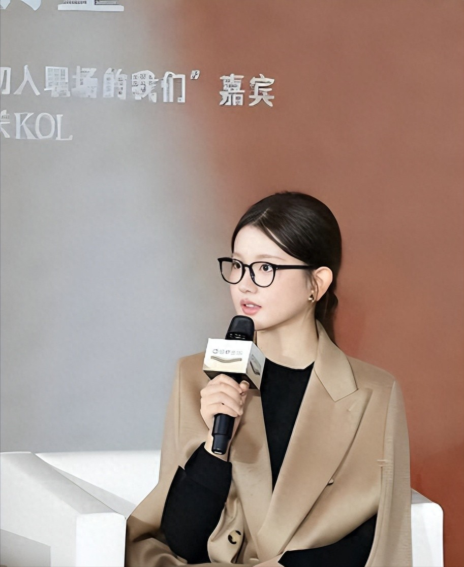 小G助手：孟羽童离开格力后的新生活，从网红到自我价值的探索之路