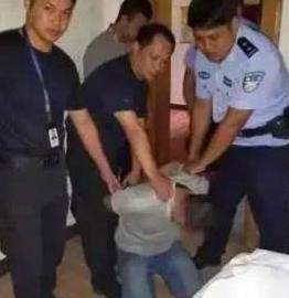 小G助手出评软件：武汉男子直播嫖娼被抓，日入3万悔恨不已，法律终究制裁不法行为