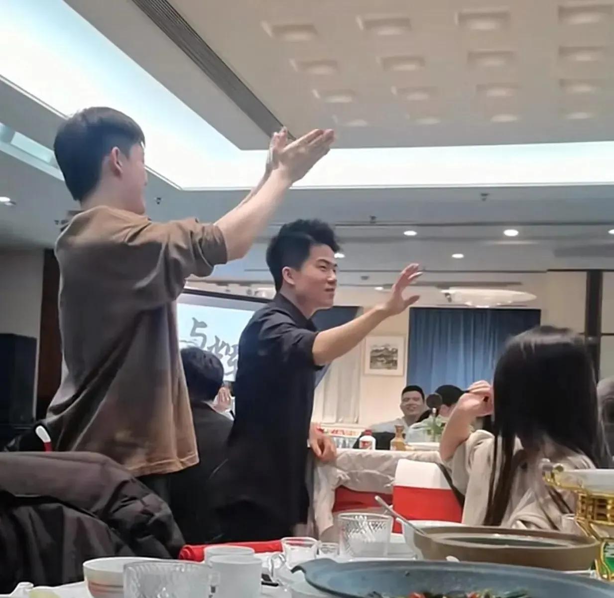 大白出评：易中天解读董宇辉内衣事件，历史视角下的现代困境与人性之美
