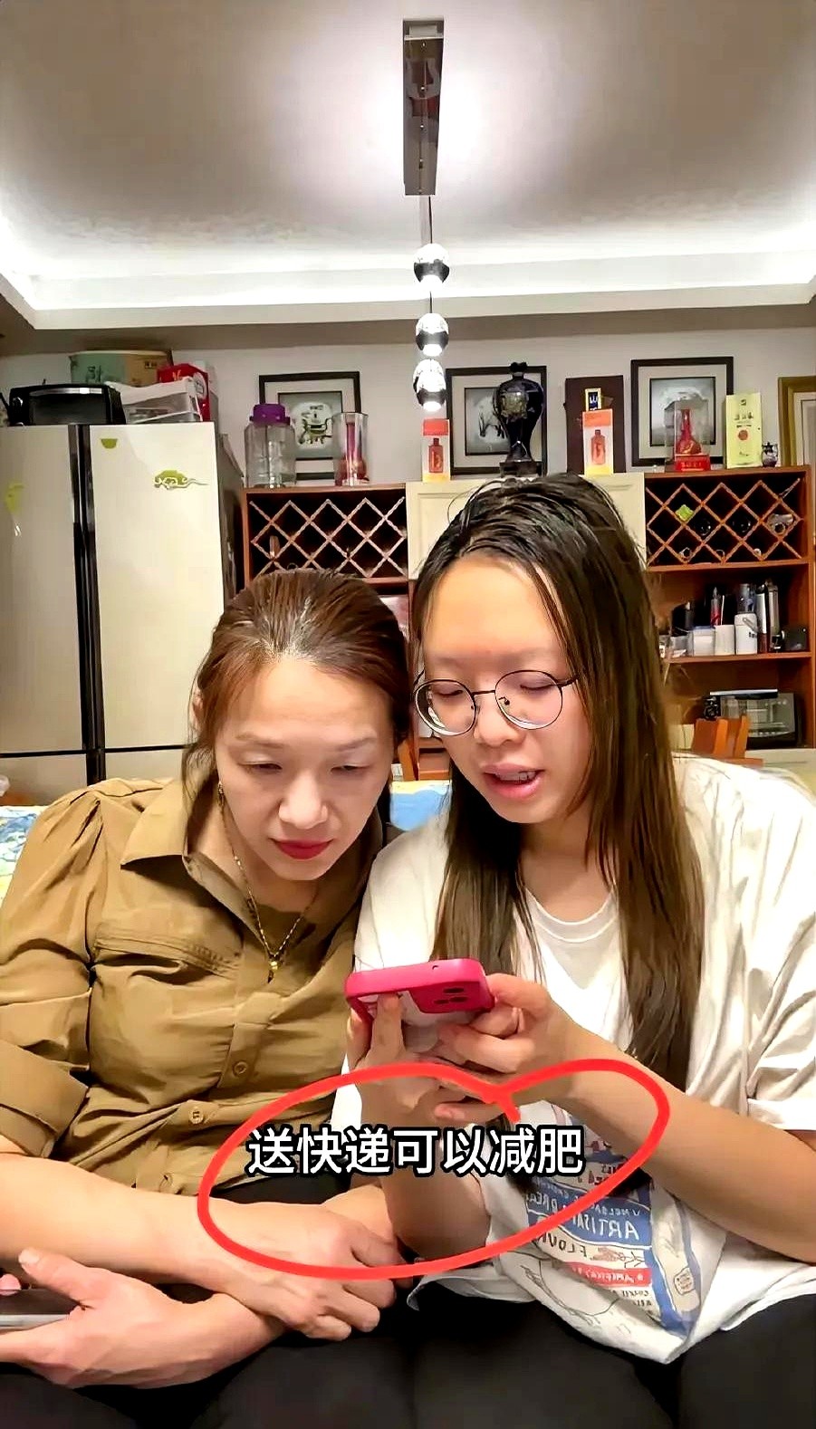 权重大师：现代孟母，许姐的拼搏与温情，背负贷款重塑家庭生活