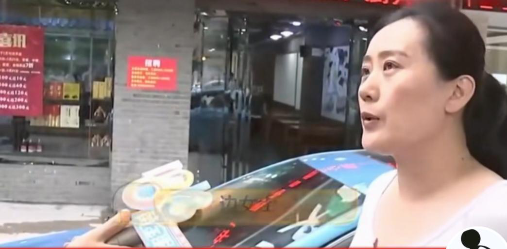 易出评出评软件：自助餐打包争议，杭州女子为何与店家冲突引发热议？