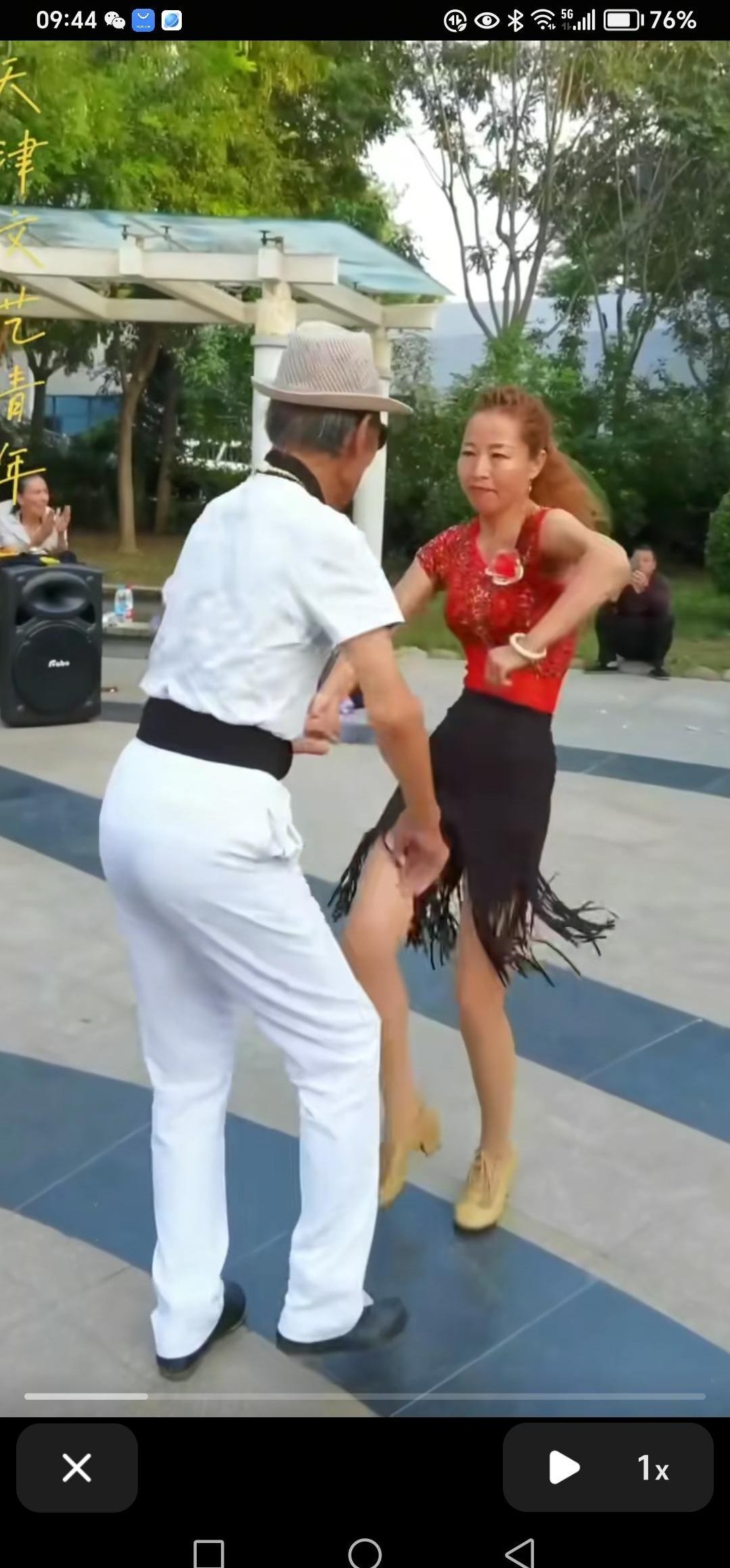 小评评助手小号：网红舞蹈背后的流量生意，情感套路与观众追逐的真实故事