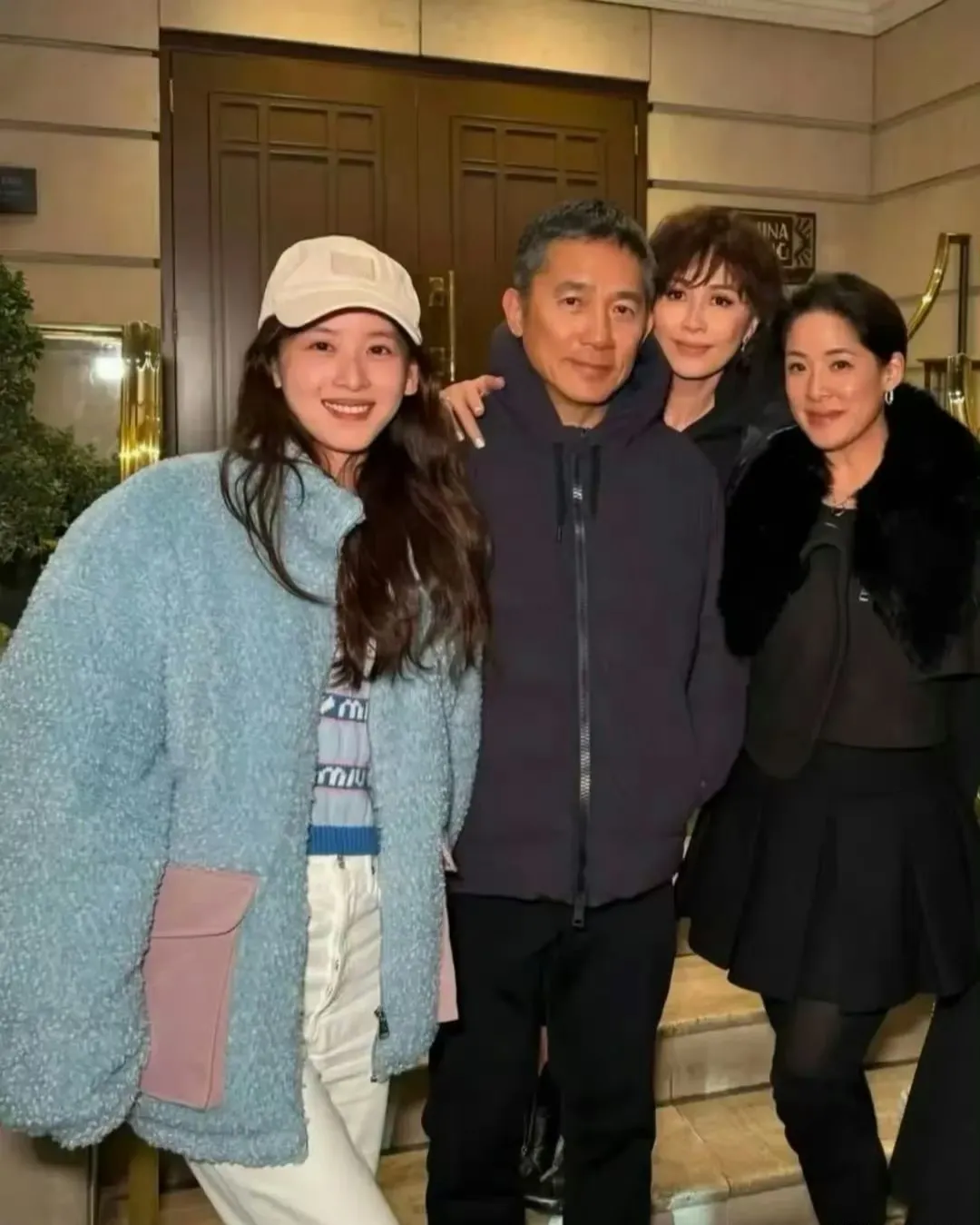 小Z助手：章泽天与刘强东，十年对比，人生轨迹的反转与成长
