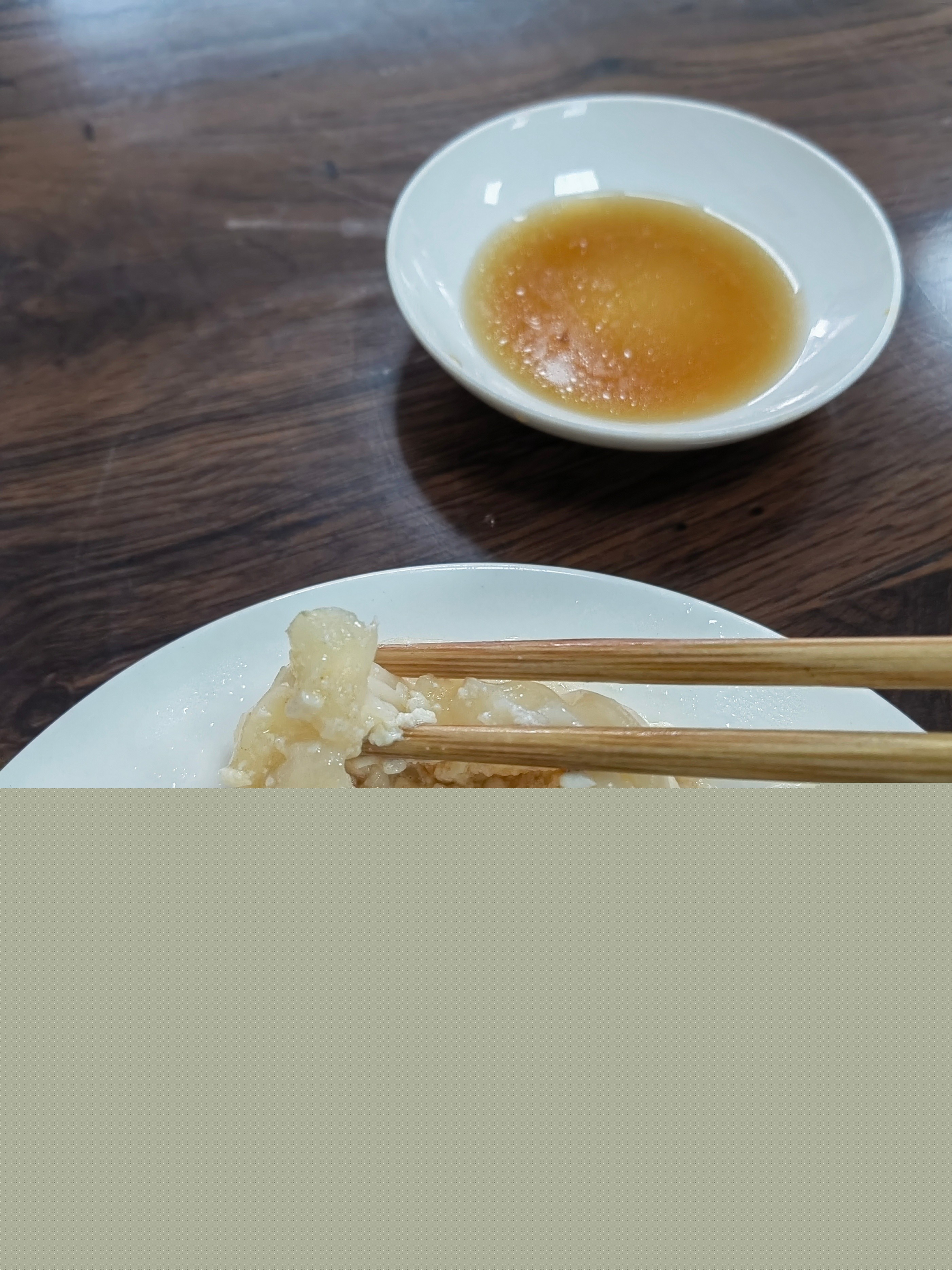 小评评助手：嵊州美食探秘，正宗黄泽豆腐小笼包的独特魅力与风味
