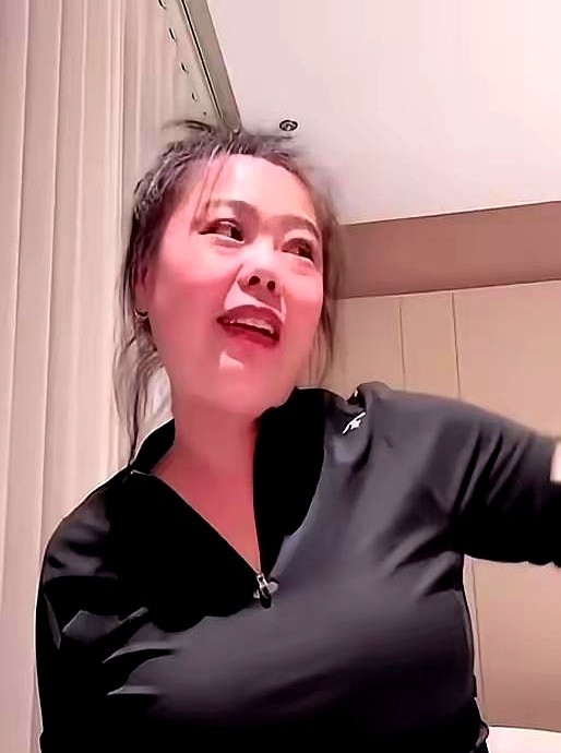 超单助手小号：苦茶四十岁生日直播，在社交媒体上演绎“单身快乐”的幸福幻象