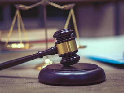 蓝天助手：2万水晶手串退货争议，7天鉴赏期的法律解读与退款判决