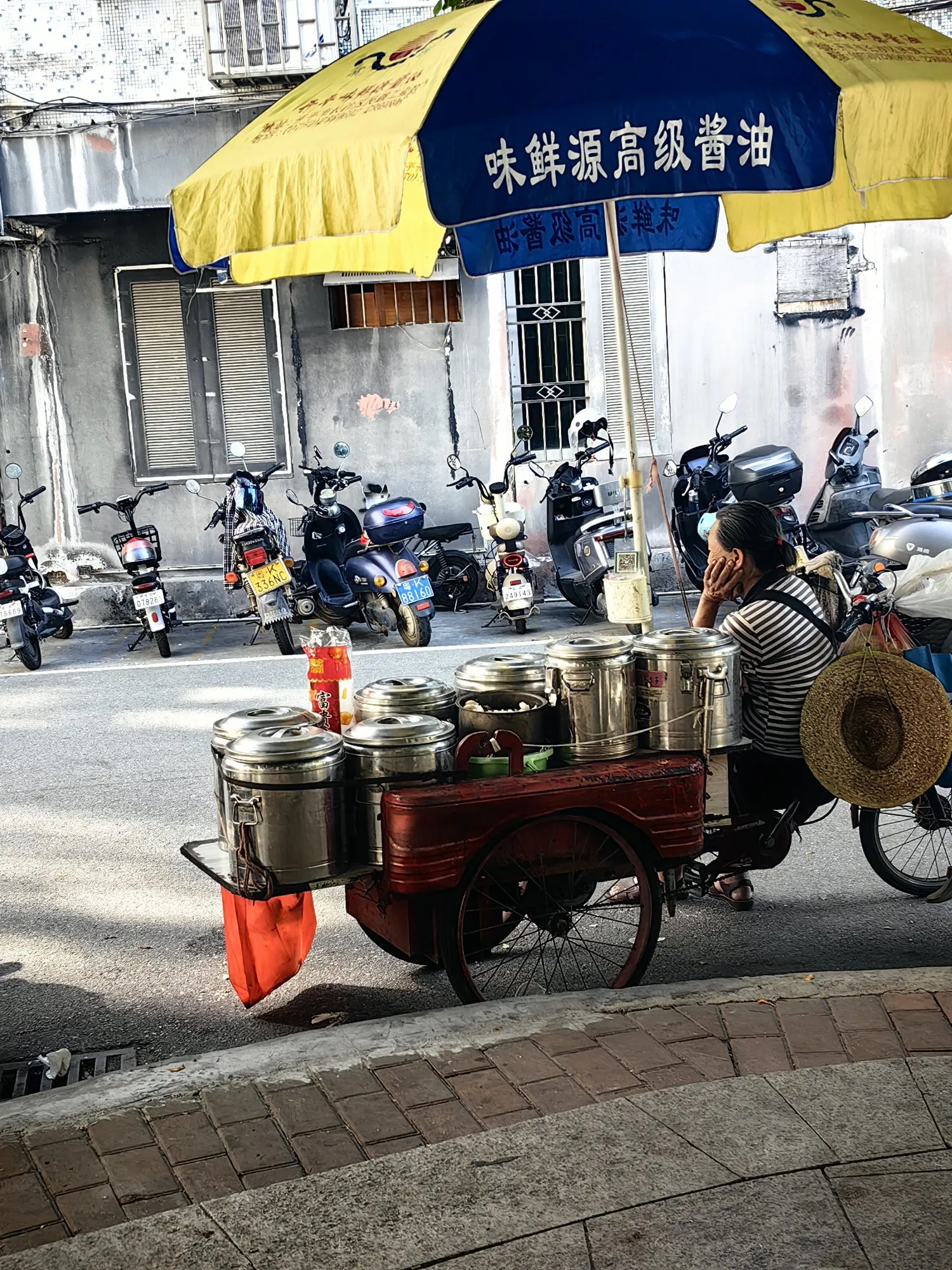 依云助手：看似不起眼的小吃车，其实隐藏着巨额赚钱商机