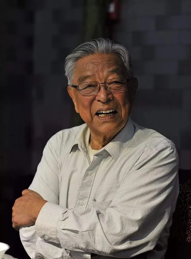 大牛助手：褚时健，从烟草巨头到“橙王”的传奇人生与创业智慧