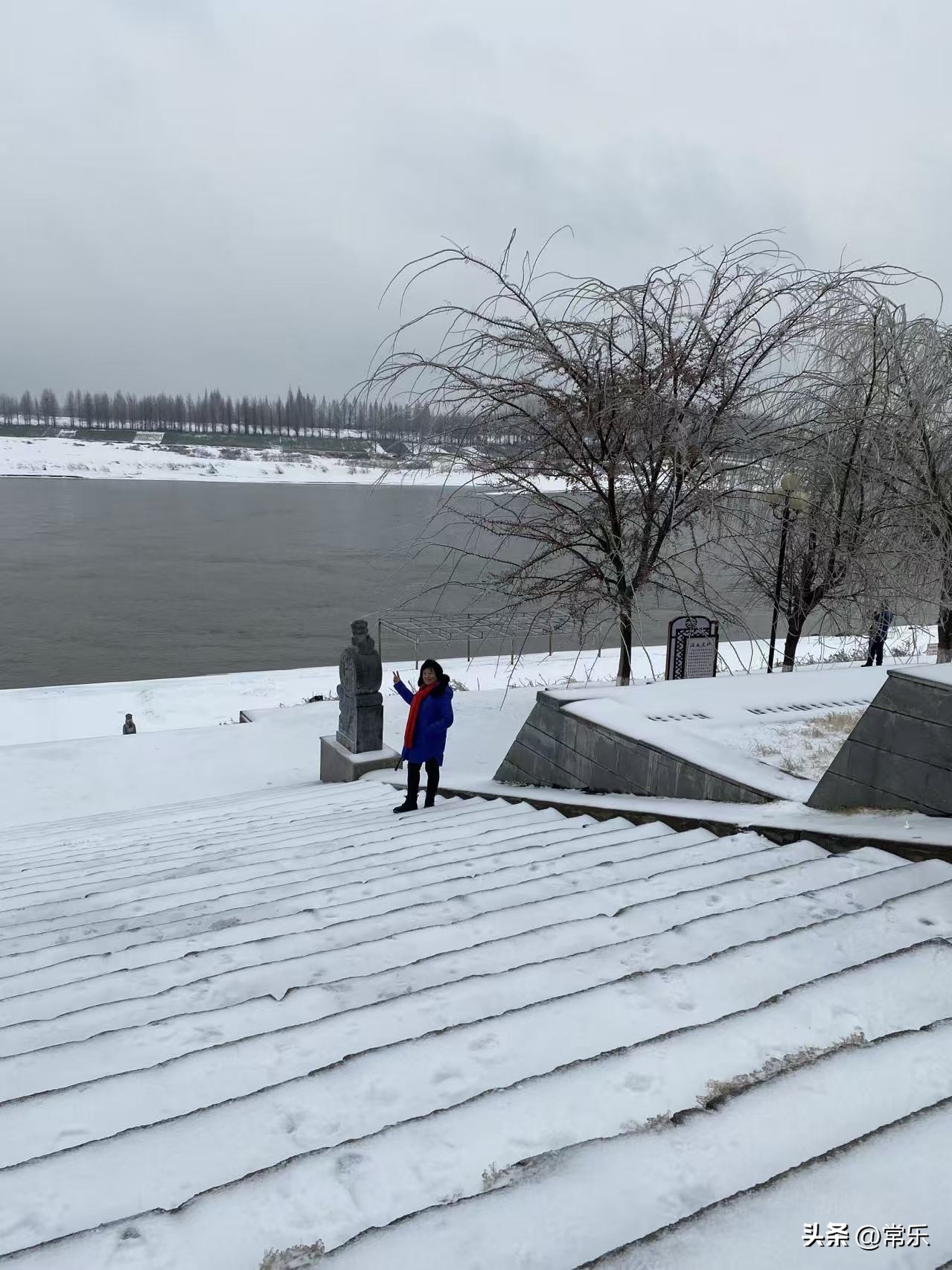 多多出评助手：李佳琦助农直播售罄10万件，实用新玩法刷新公益带货模式