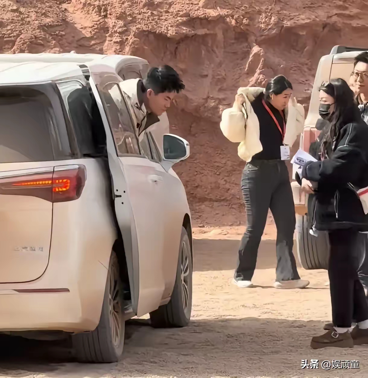 星评助手：董宇辉新疆直播揭秘，流量变实效，助力当地旅游发展