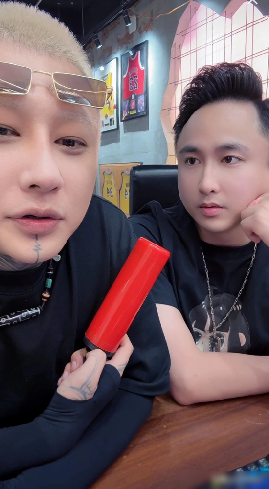 多宝助手最新版本：散打被TA退网引发热议，虚假人设透支信任惹众怒