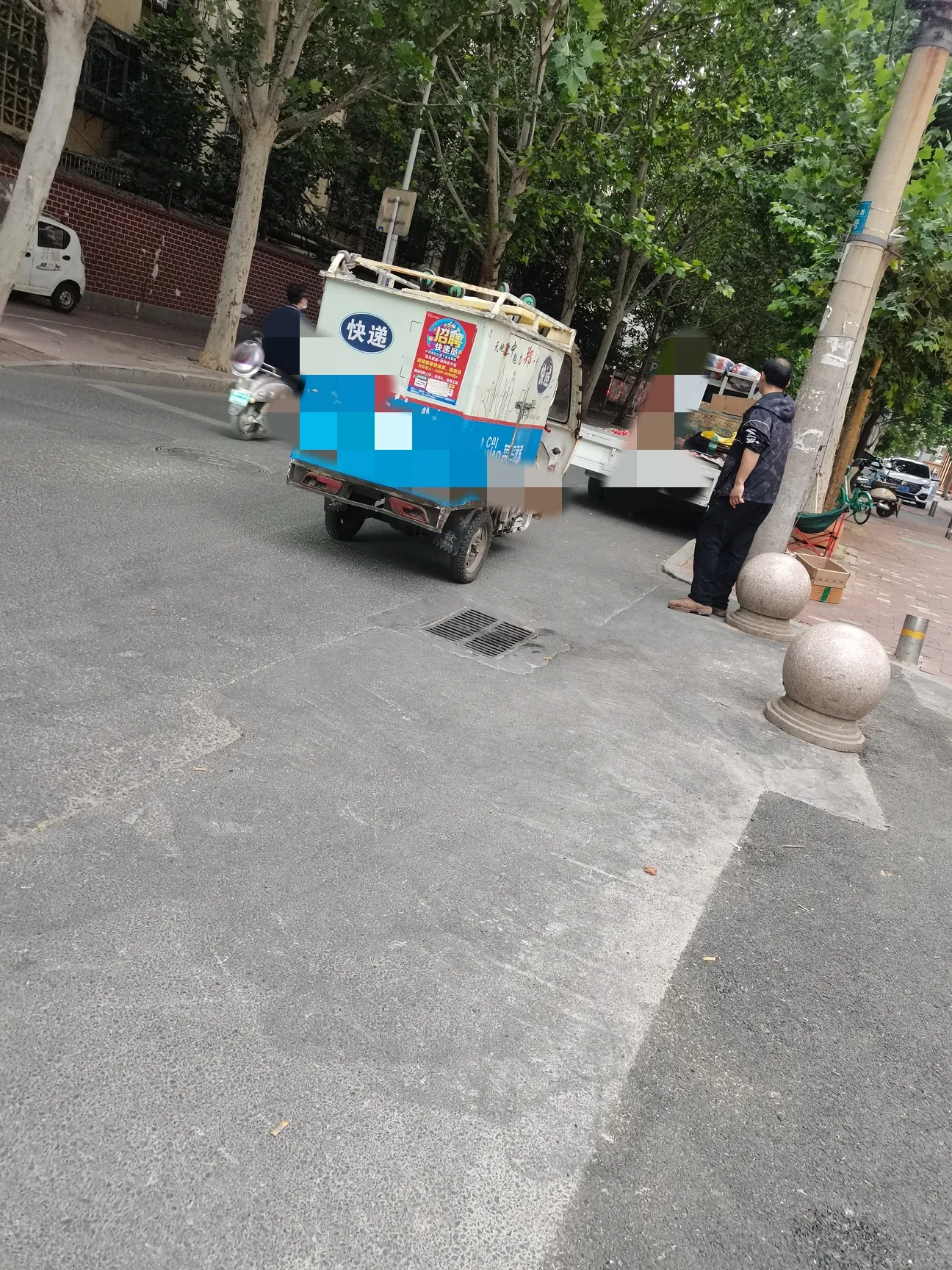 多多留评工具：快递送货上门新规的隐患与挑战，消费者、快递员如何自处？