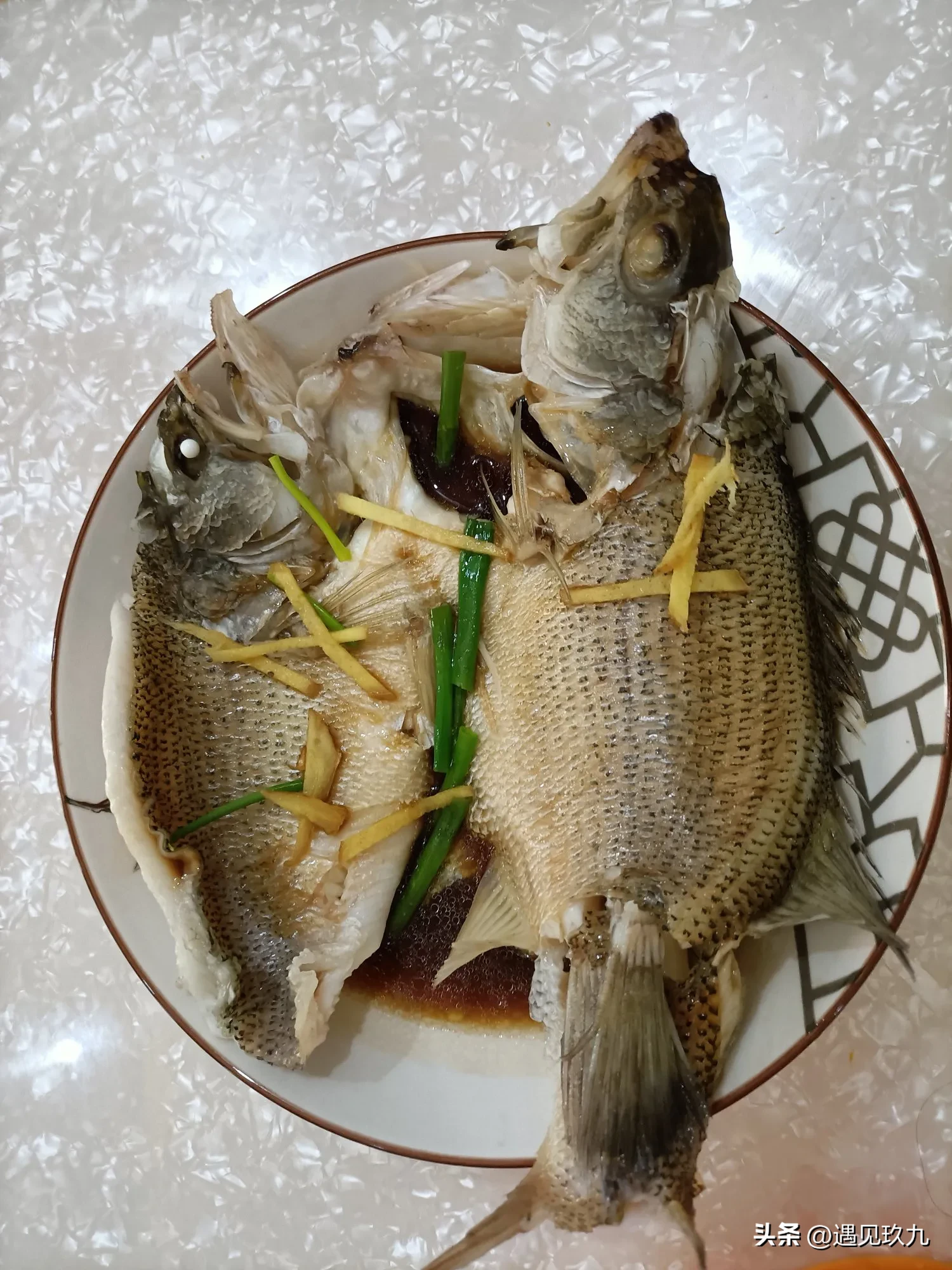 多单助手：为何许多人选择不发朋友圈？探讨生活的平淡与社交意义