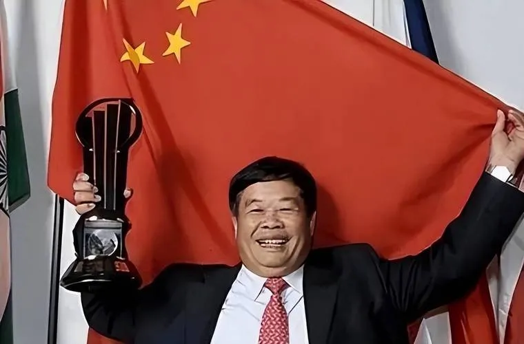 超单助手卡密：曹德旺，从玻璃匠到慈善家的家国情怀与传奇人生