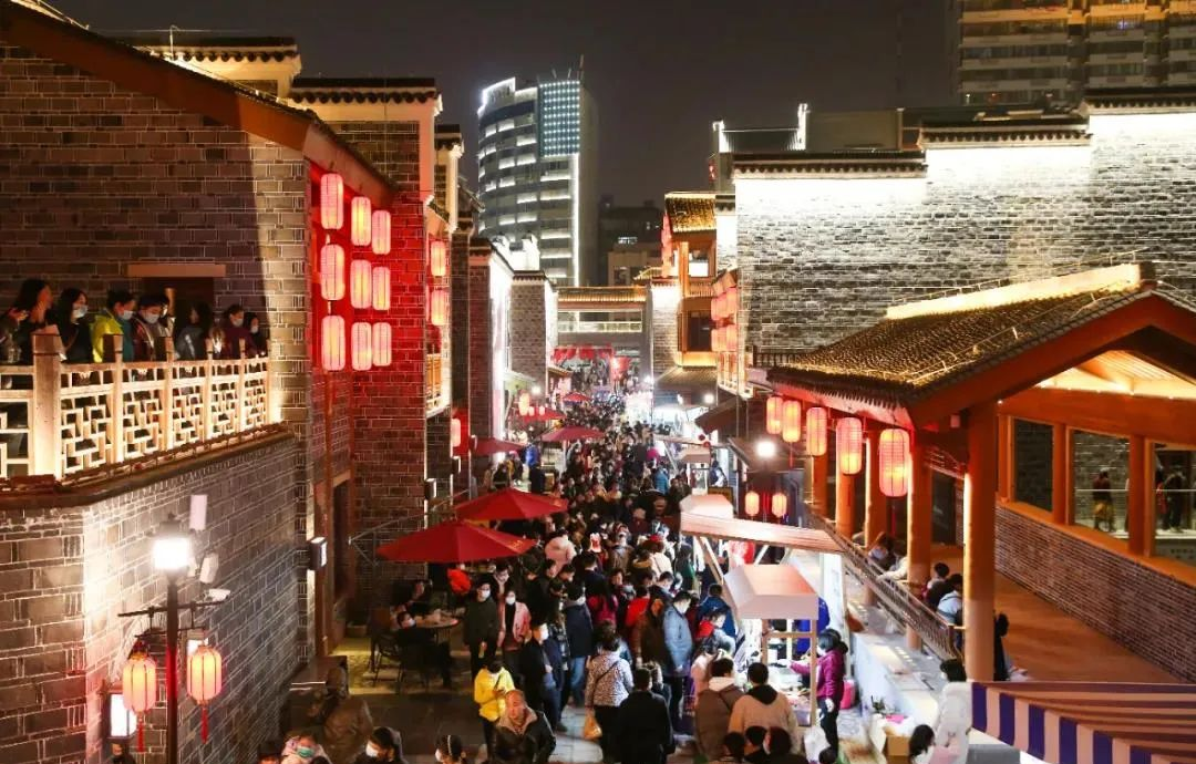 小Q助手：高德扫街榜助力线下商家，带来超4亿用户流量和假期美食热潮