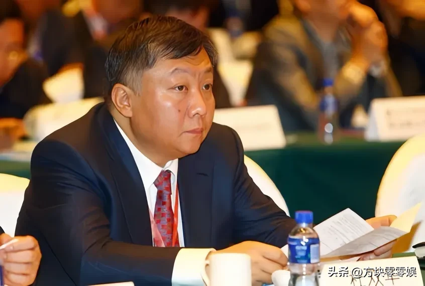 多成团助手软件官网：杜双华，从钢铁小工到身家575亿的传奇人生与离婚官司内幕