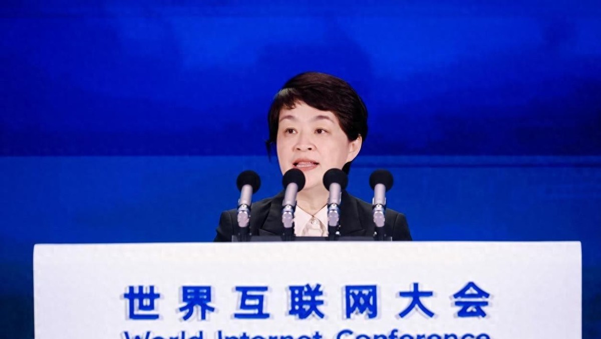 评分助手：全球算力瓶颈加剧，中兴董事长方榕呼吁AI普惠时代需跨越三大挑战