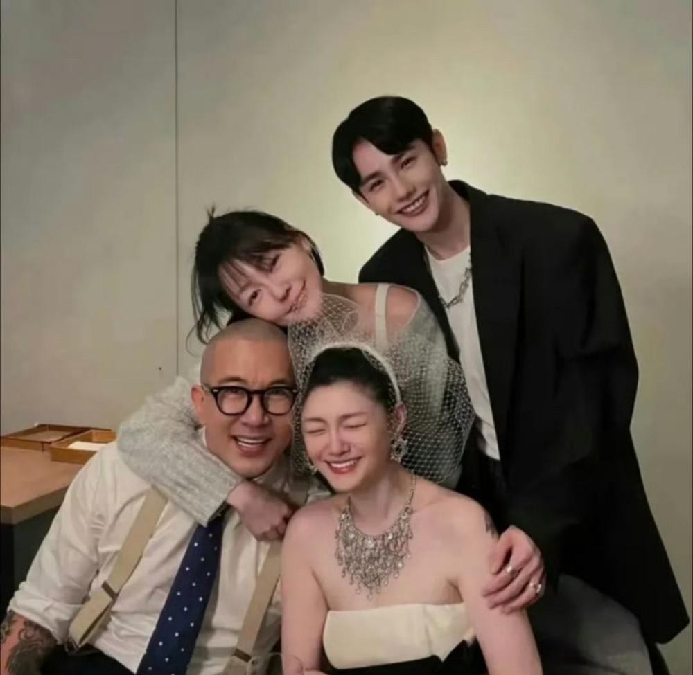 拼多多出评神器：汪小菲再婚引发热议，S妈言论背后的真相与争议解析