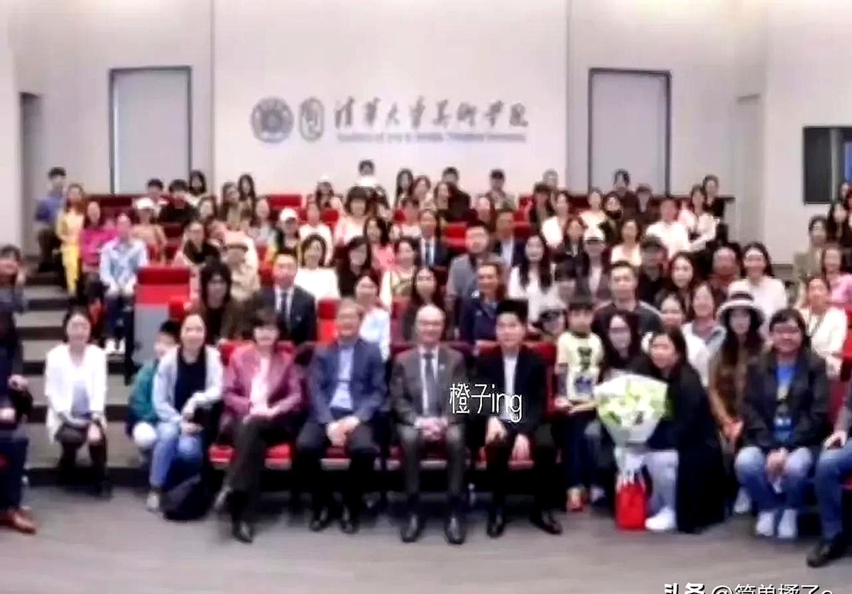 拼多多动销出评：董宇辉清华美院合影引热议，围绕他的“磁铁效应”现象解析