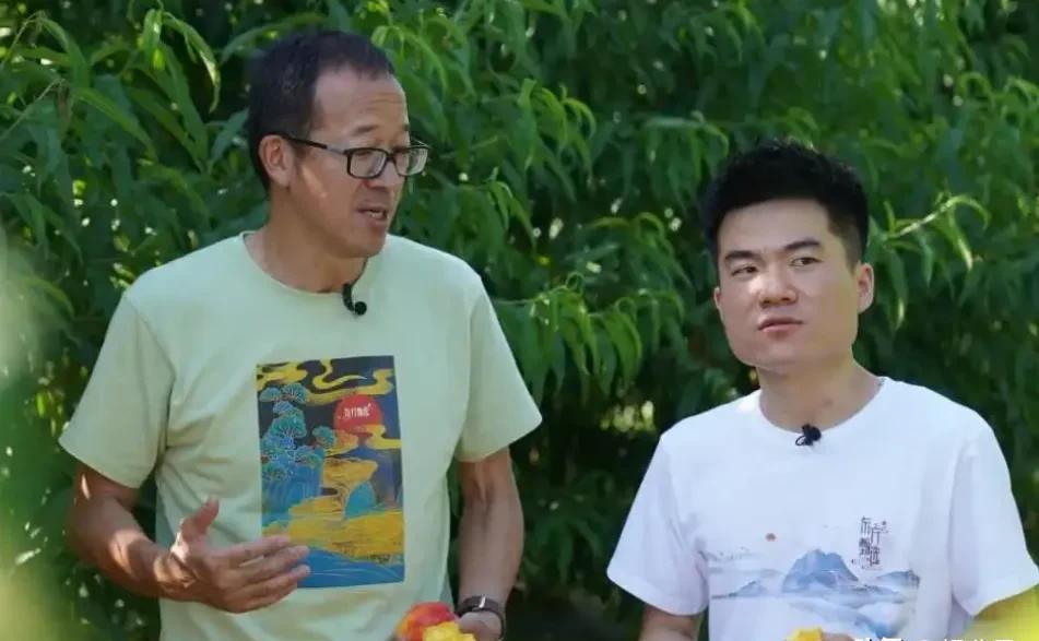 黎明助手：董宇辉职场机智与俞敏洪的羡慕，从教英语到带货直播的成功转型